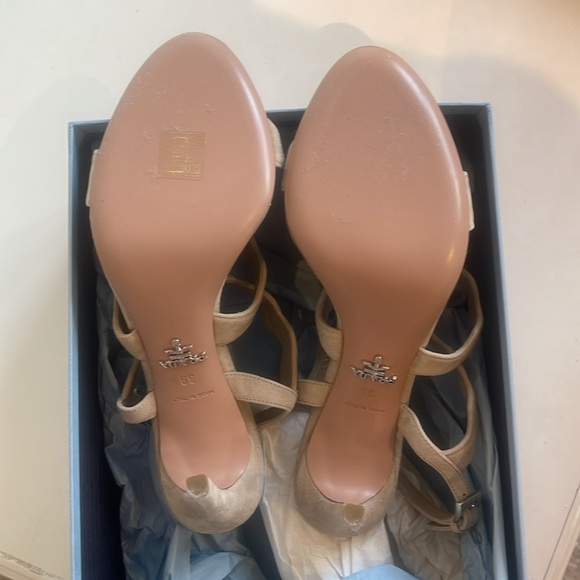 NIB PRADA BEIGE SUEDE SCALLOPED SUEDE 3”HEELED SANDAL. 39/8.5 - Picture 6 of 9